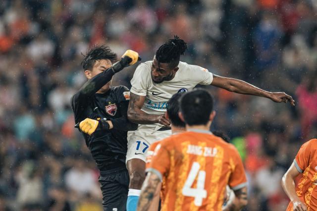 1683984284213099802.jpg kaiyun-【中超】阿奇姆彭双响 深足2比1绝杀大连人终结不胜