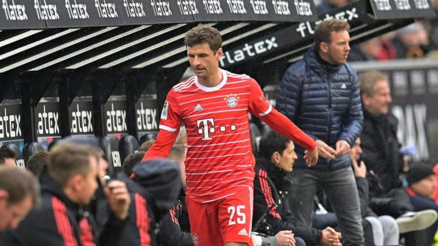 开云APP-红牌是天灾，轮换与换人是人祸，拜仁危机死灰复燃